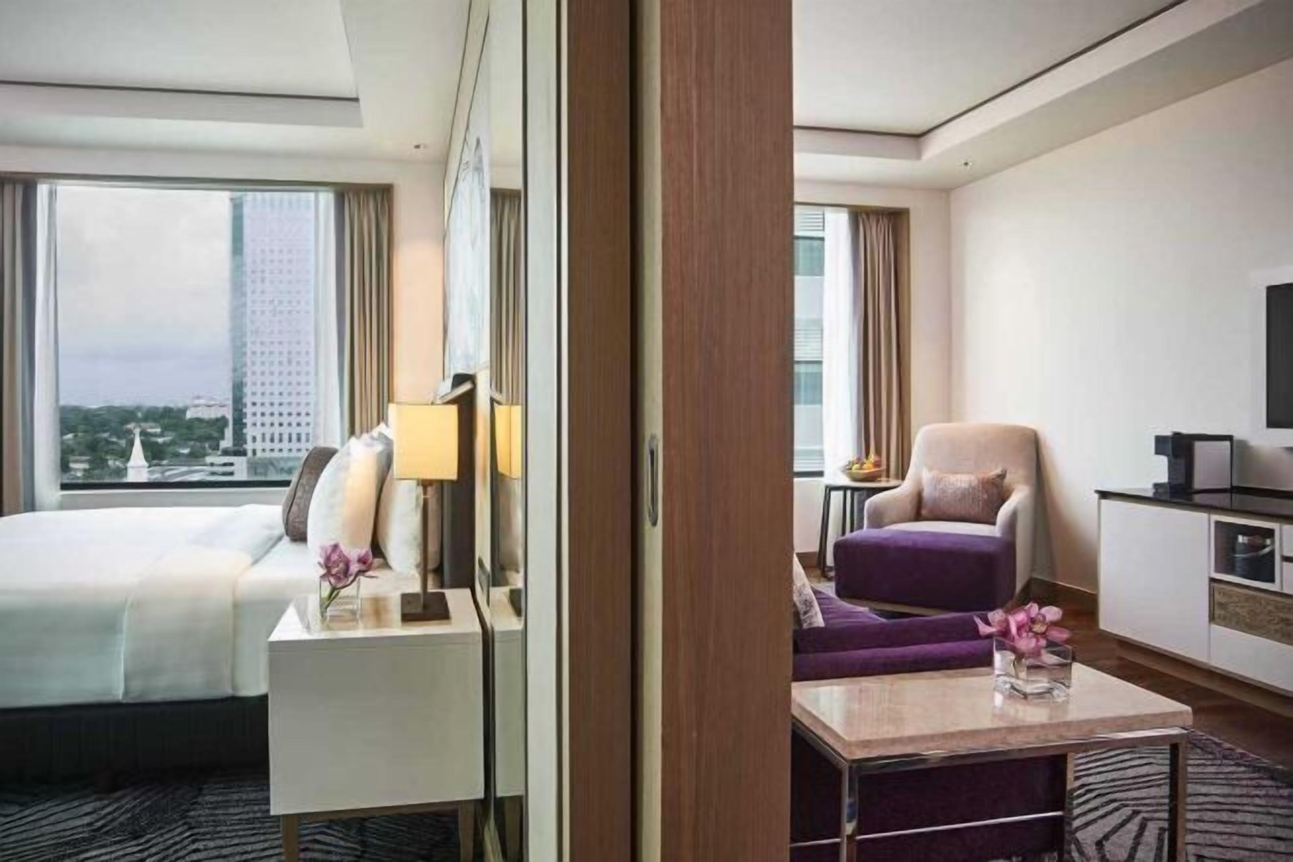 Premium bedding, minibar, in-room safe, desk