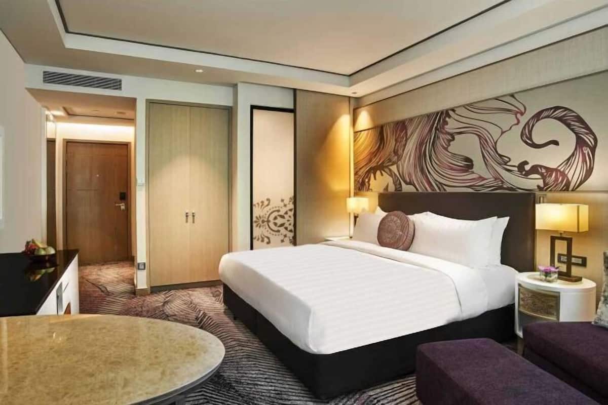 Premium bedding, minibar, in-room safe, desk