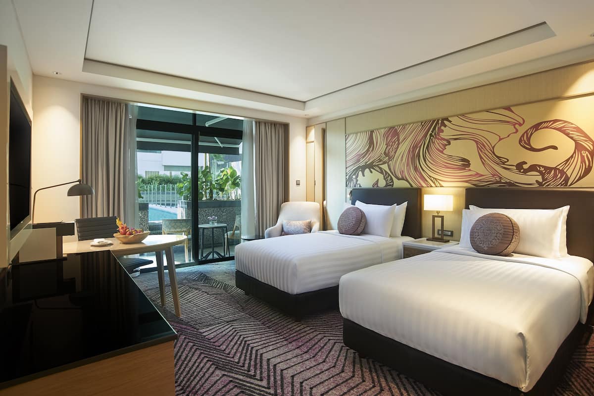 Deluxe Pool Access Twin | Premium bedding, minibar, in-room safe, desk