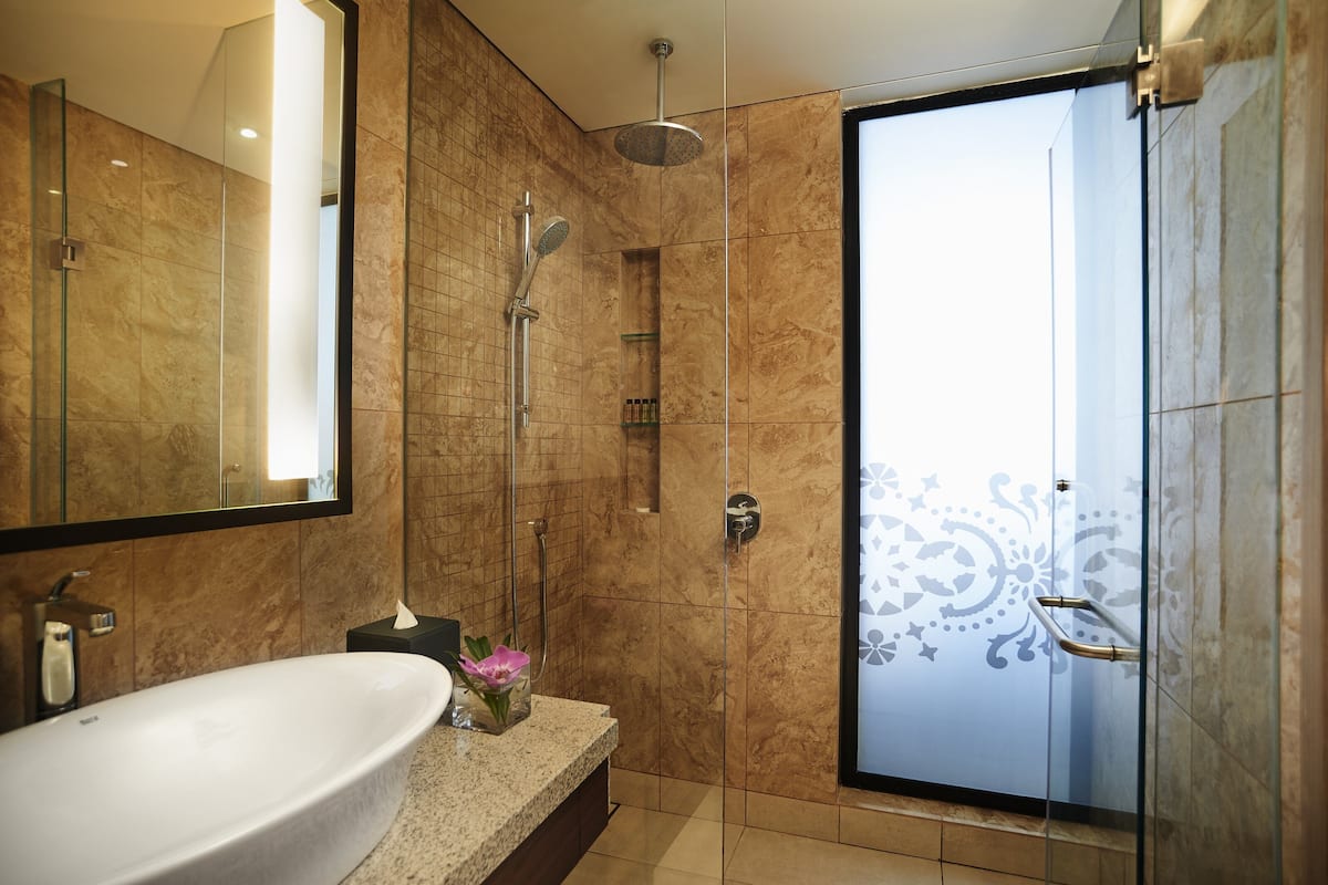 1 bedroom, premium bedding, minibar, in-room safe