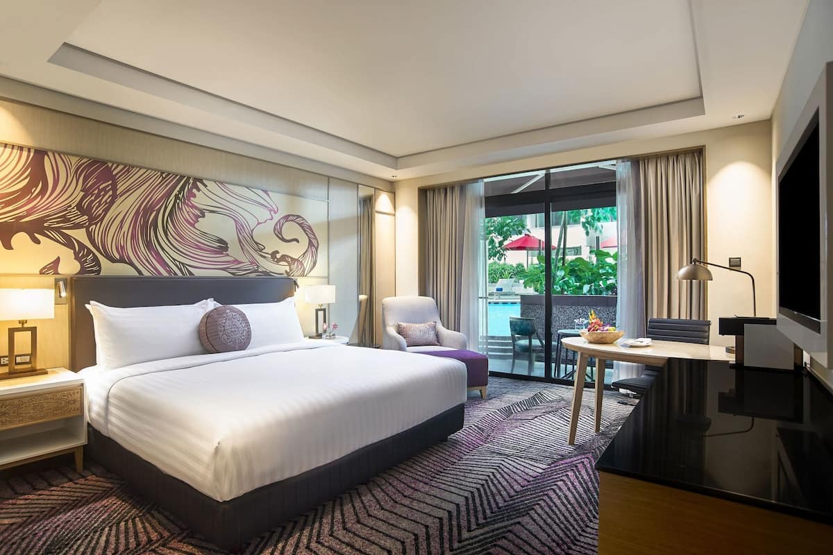 Premium bedding, minibar, in-room safe, desk