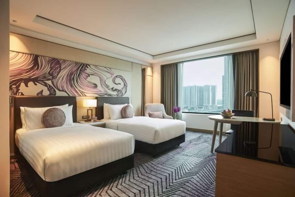 Premium bedding, minibar, in-room safe, desk