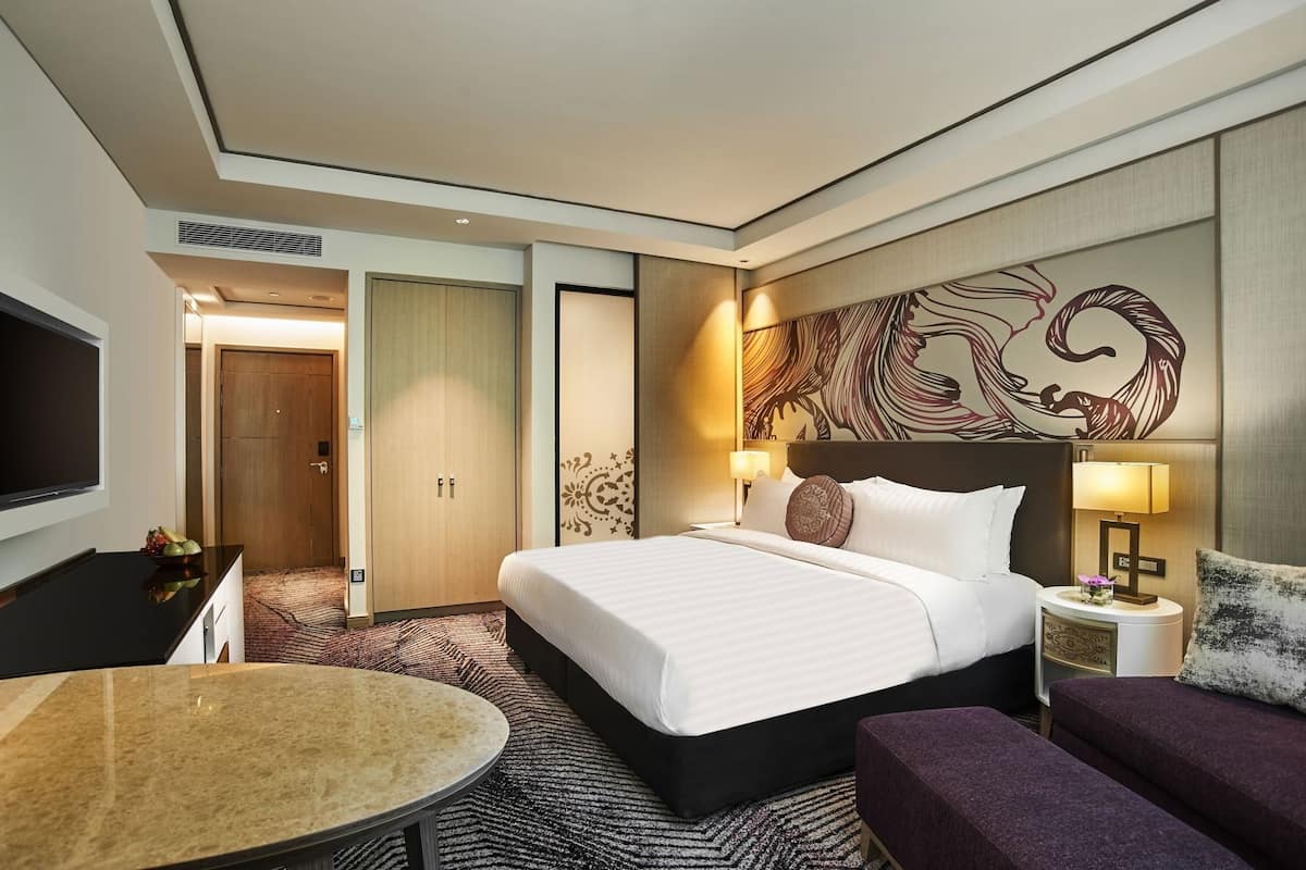 Premium bedding, minibar, in-room safe, desk