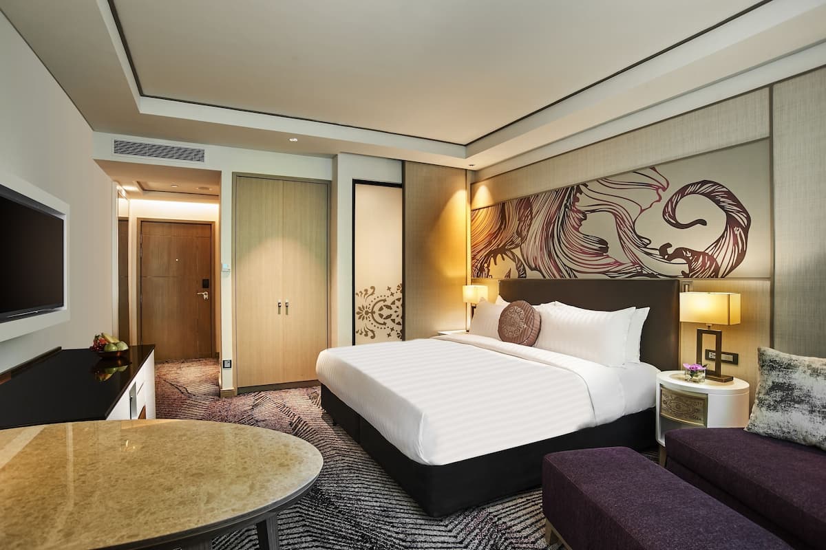 Premium bedding, minibar, in-room safe, desk