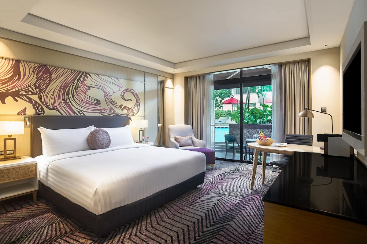 Deluxe Pool Access King