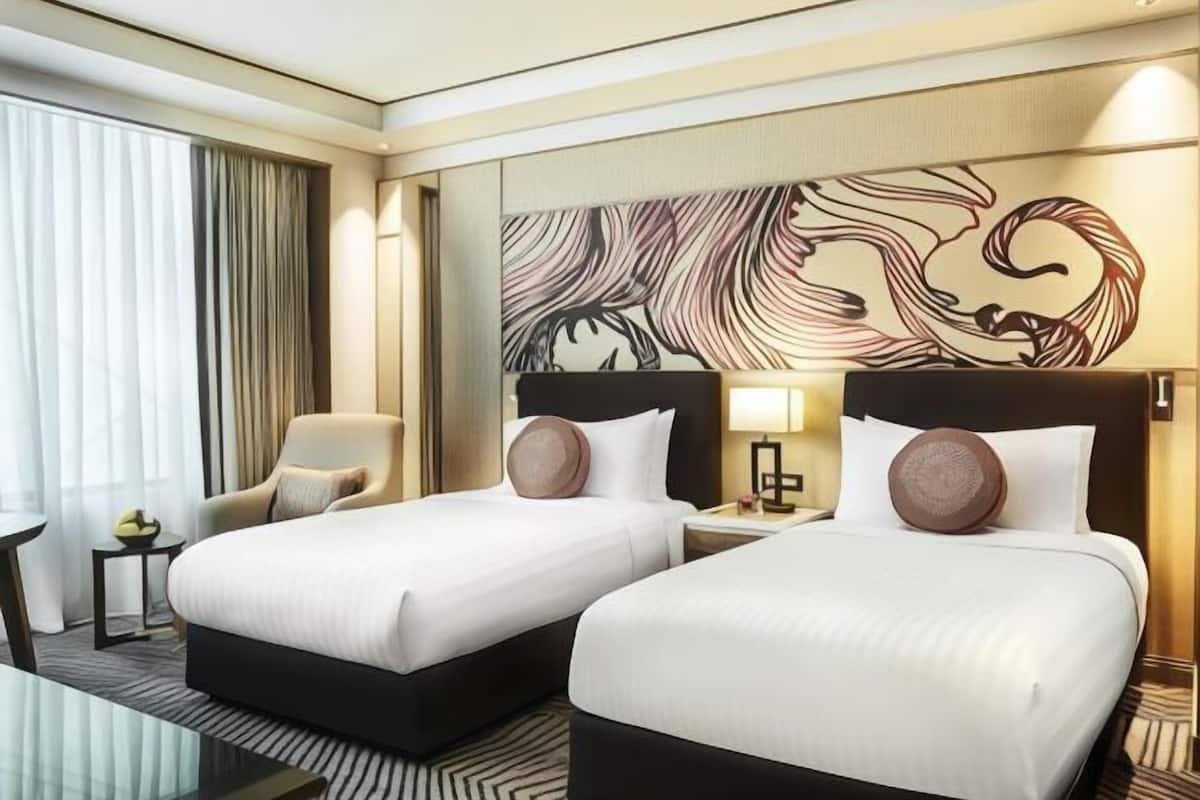Premium bedding, minibar, in-room safe, desk