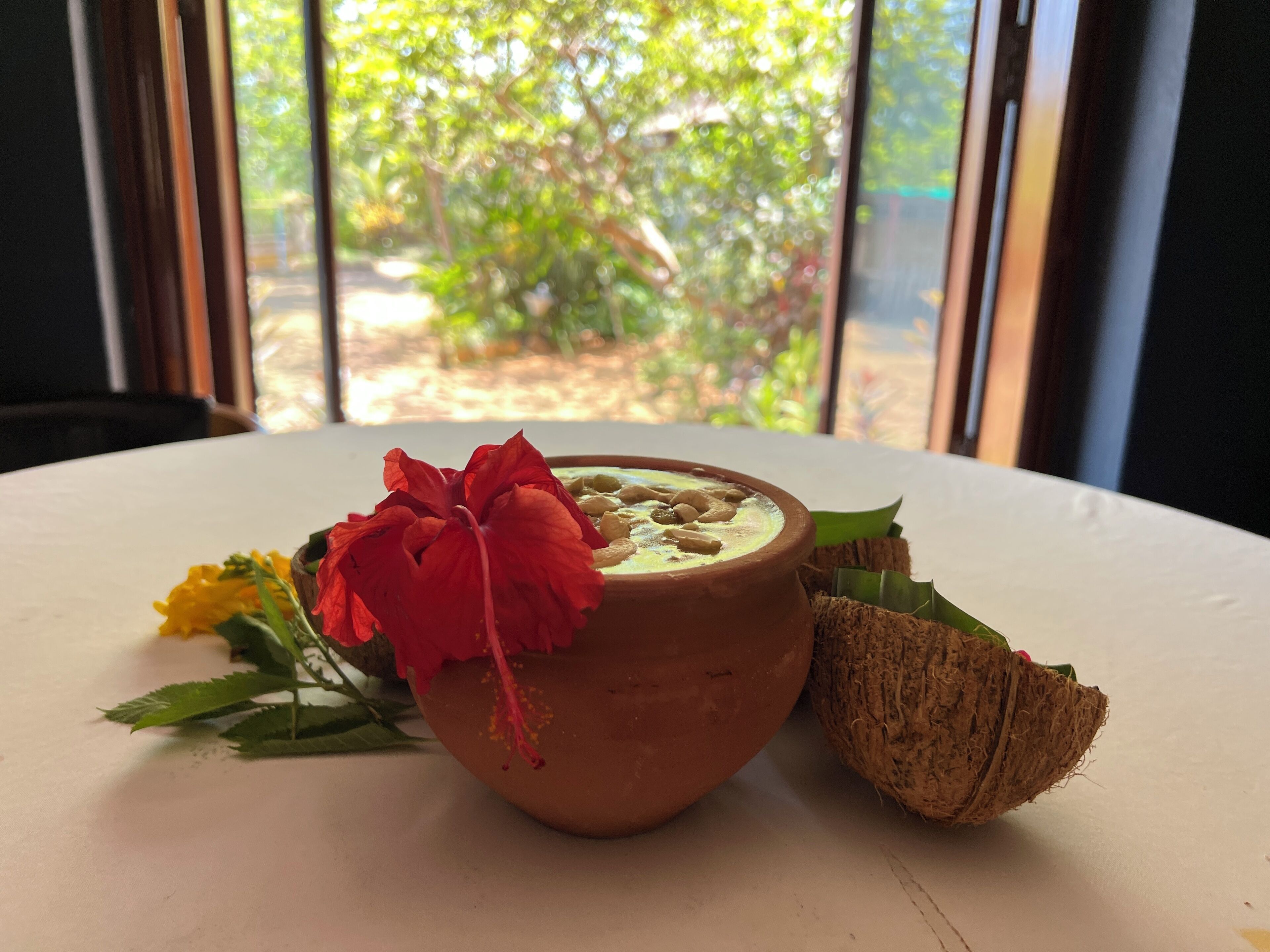 Se ofrece un desayuno bufé (300 INR por persona)