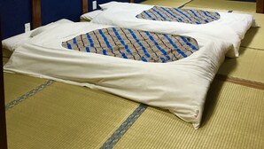 A traditional Japanese room with tatami mats, a shoji screen, and a futon bed. - Star Inn Tokyo - Hostel (Tokyo)