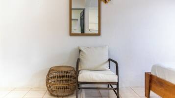 Habitación estándar | Tabla de planchar con plancha, camas extra gratis y wifi gratis