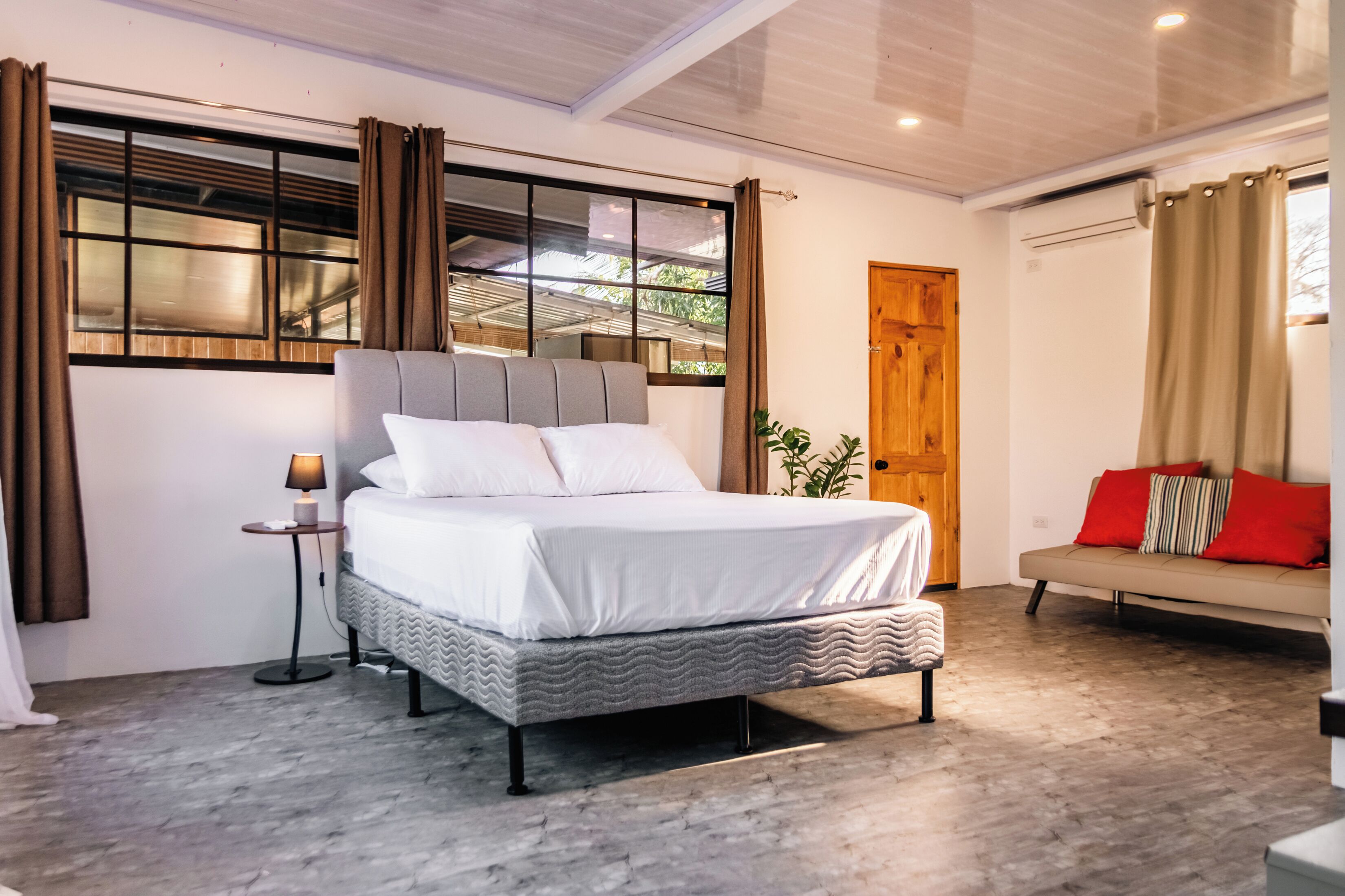 Standard Studio Suite | Iron/ironing board, free rollaway beds, free WiFi