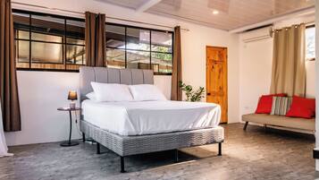 Standard Studio Suite | Iron/ironing board, free rollaway beds, free WiFi