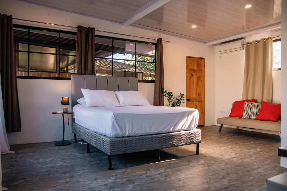 Standard Studio Suite | Iron/ironing board, free rollaway beds, free WiFi