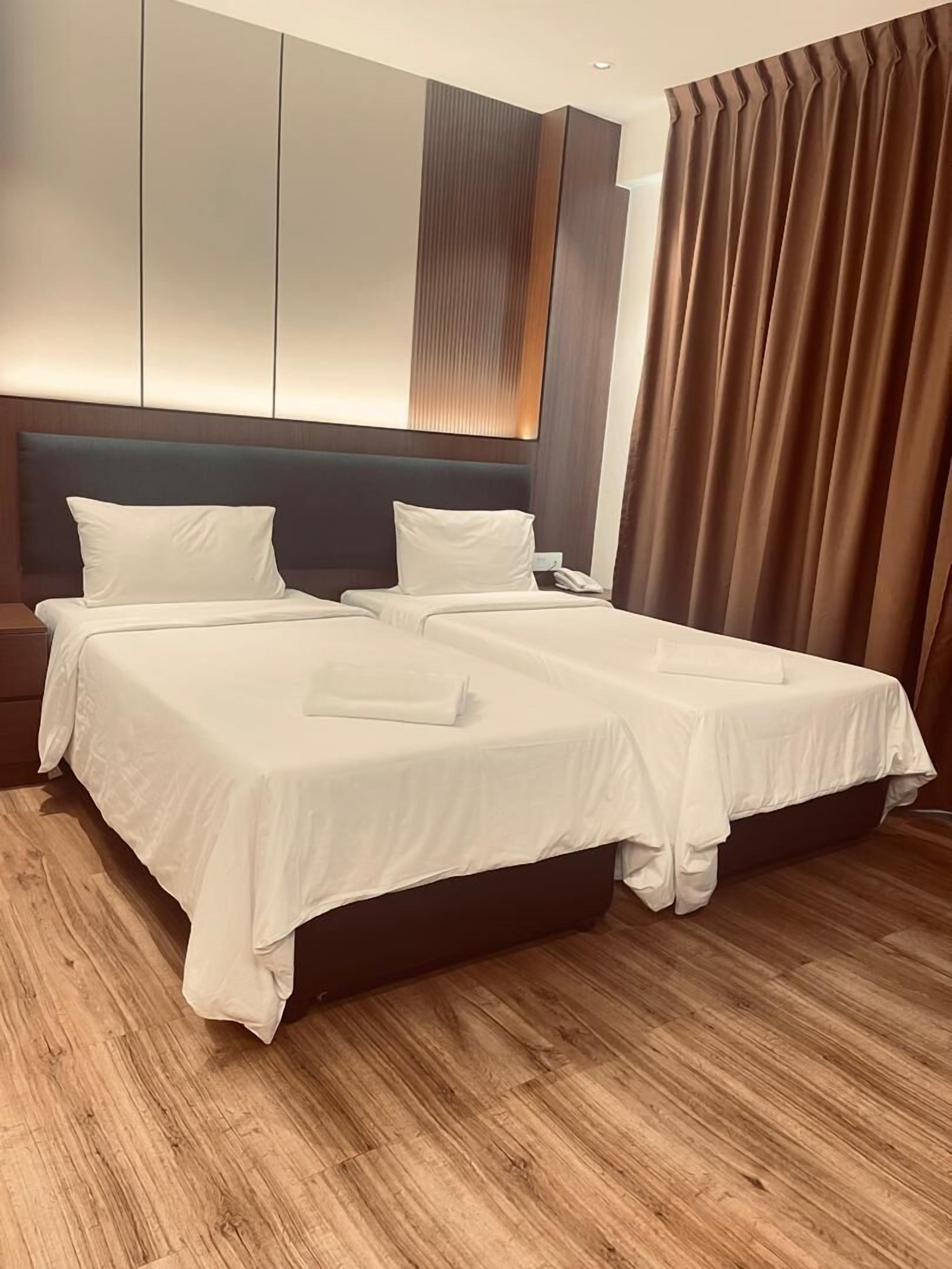 Deluxe Room, 2 Twin Beds | Desk, iron/ironing board, free WiFi