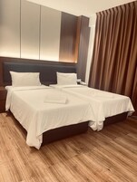 Deluxe Room, 2 Katil Bujang (Single) | Meja, seterika/papan seterika, Wi-fi percuma 