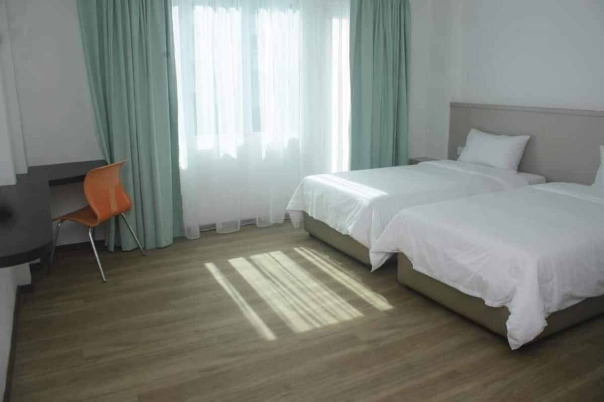 Standaard Twin kamer | Een bureau, een strijkplank/strijkijzer, gratis wifi