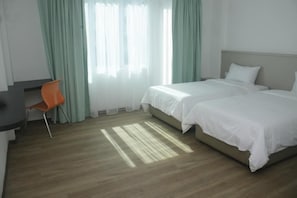 Standard-Zweibettzimmer | Schreibtisch, Bügeleisen/Bügelbrett, kostenloses WLAN