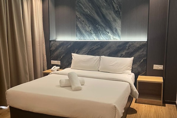 Deluxe Room, 1 King Bed | Desk, iron/ironing board, free WiFi, bed sheets