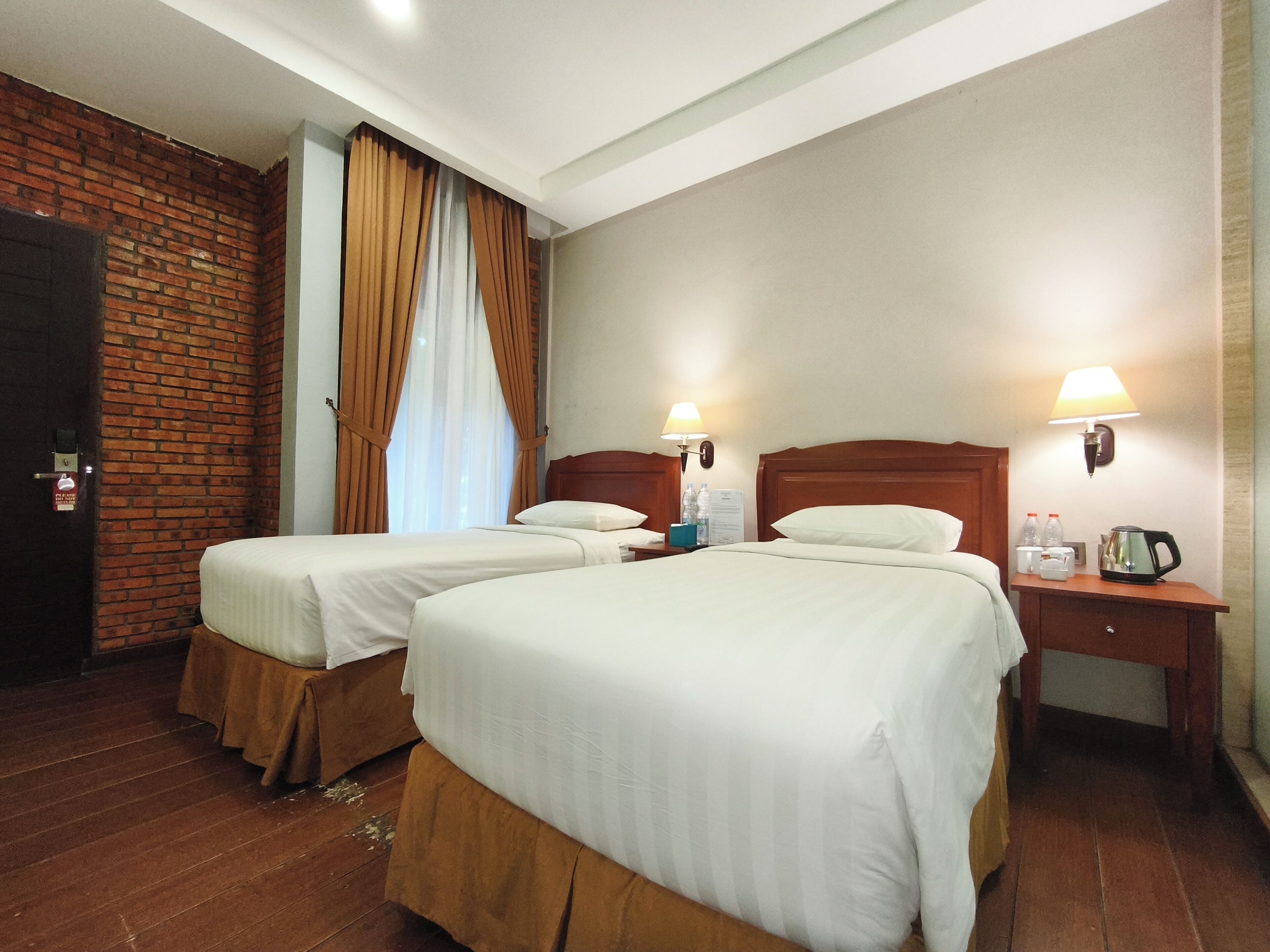 Cottage, 2 Single Beds | Bàn, truy cập Internet không dây miễn phí, bộ trải giường 