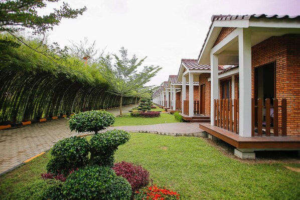 Front of property - Thong's Inn - KNO Kualanamu Transit Hotel (Medan)