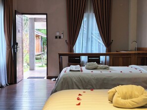 Villa, 2 Single Beds | Bureau, accès au Wi-Fi (inclus), literie fournie