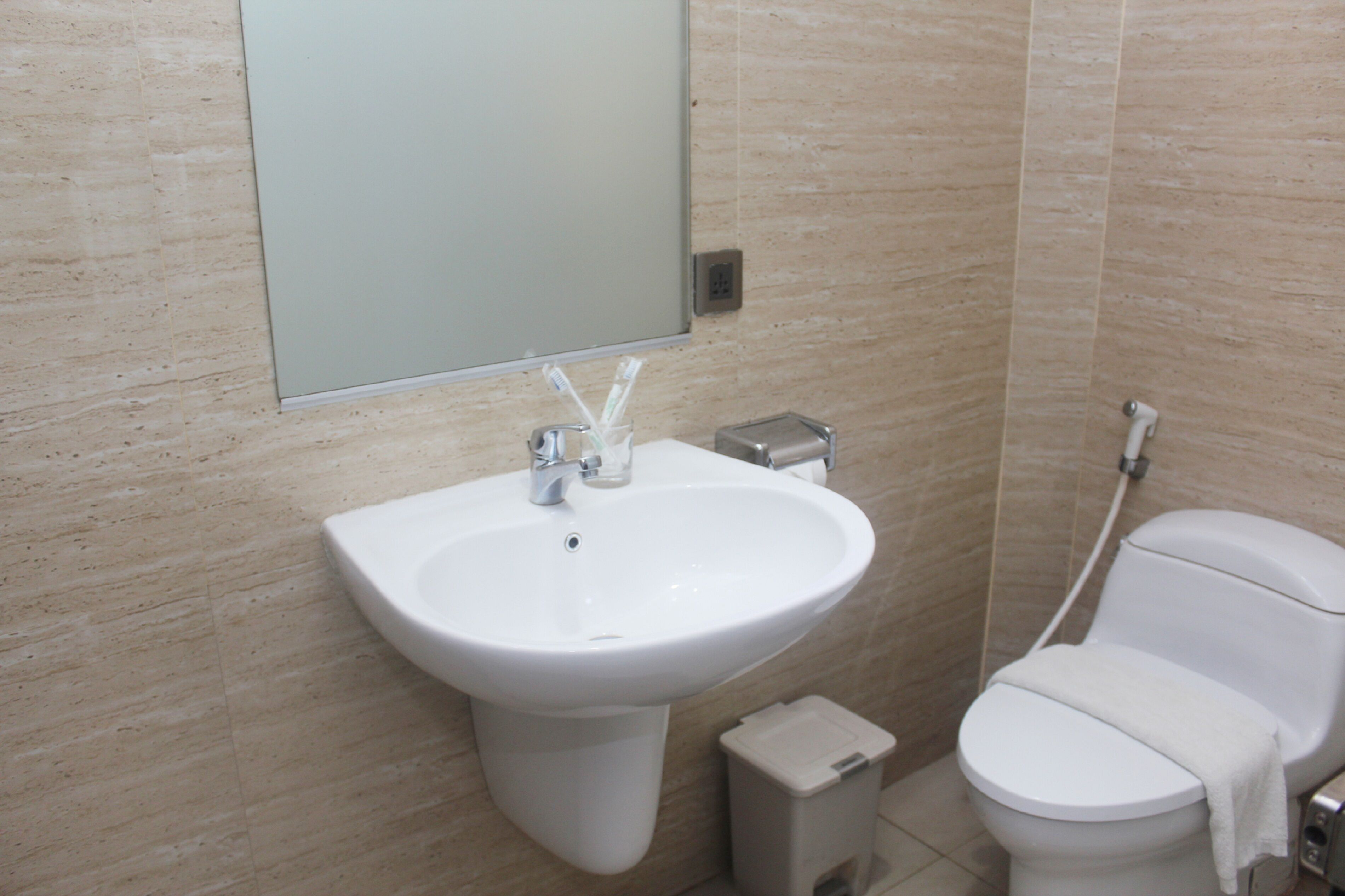 cottage double bed transit room (5 hours only/ hanya 5 jam) | bathroom sink