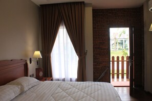 Cottage Room with Valentine Dinner | Balcony