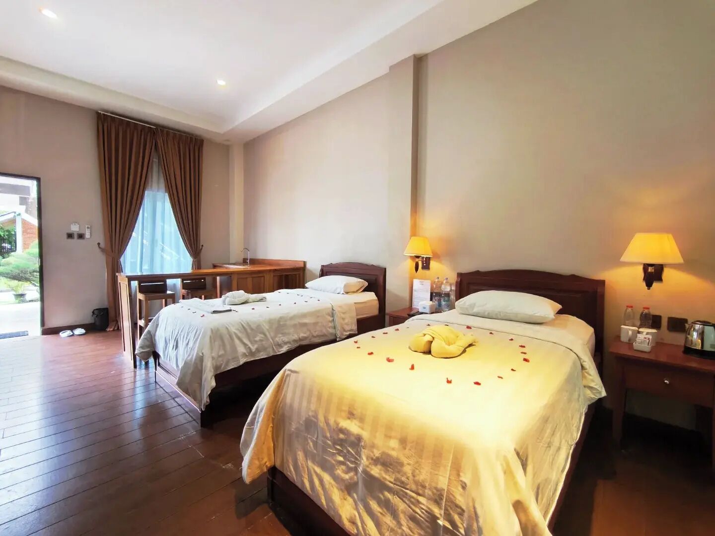 Villa, 2 Single Beds | Bàn, truy cập Internet không dây miễn phí, bộ trải giường 