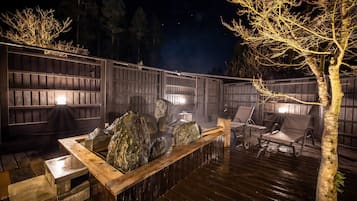 Deluxe Loft, 2 Katil Bujang (Single), Non Smoking, Mountain View | 1 bilik tidur, peti besi dalam bilik, dihias secara berasingan
