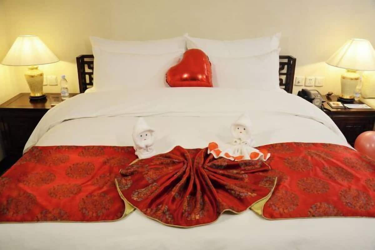 Minibar, in-room safe, desk, blackout curtains