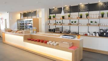 Alimentos y bebidas