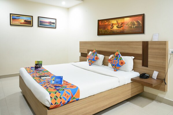 Deluxe-dobbeltværelse | Pengeskab på værelset, skrivebord, ekstra senge (tillægsgebyr)