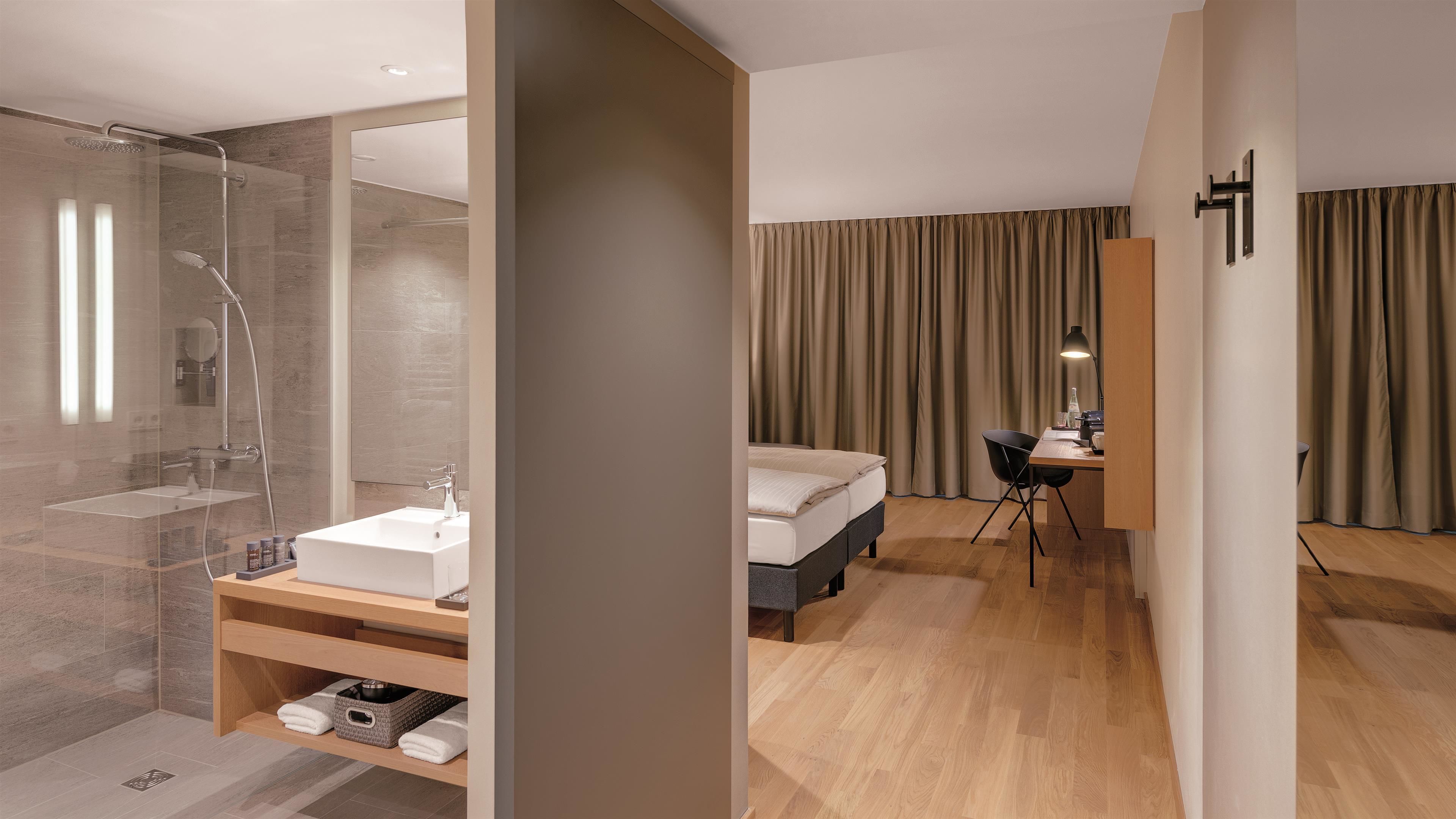 yard "little" | bathroom | shower, free toiletries, hair dryer, towels