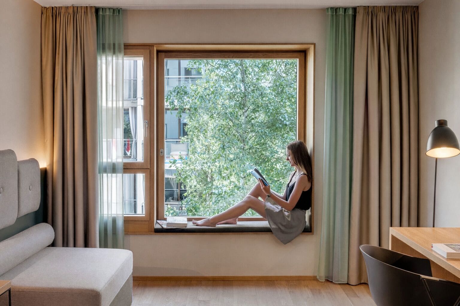 YARD "Medium" | Premium bedding, in-room safe, desk, laptop workspace