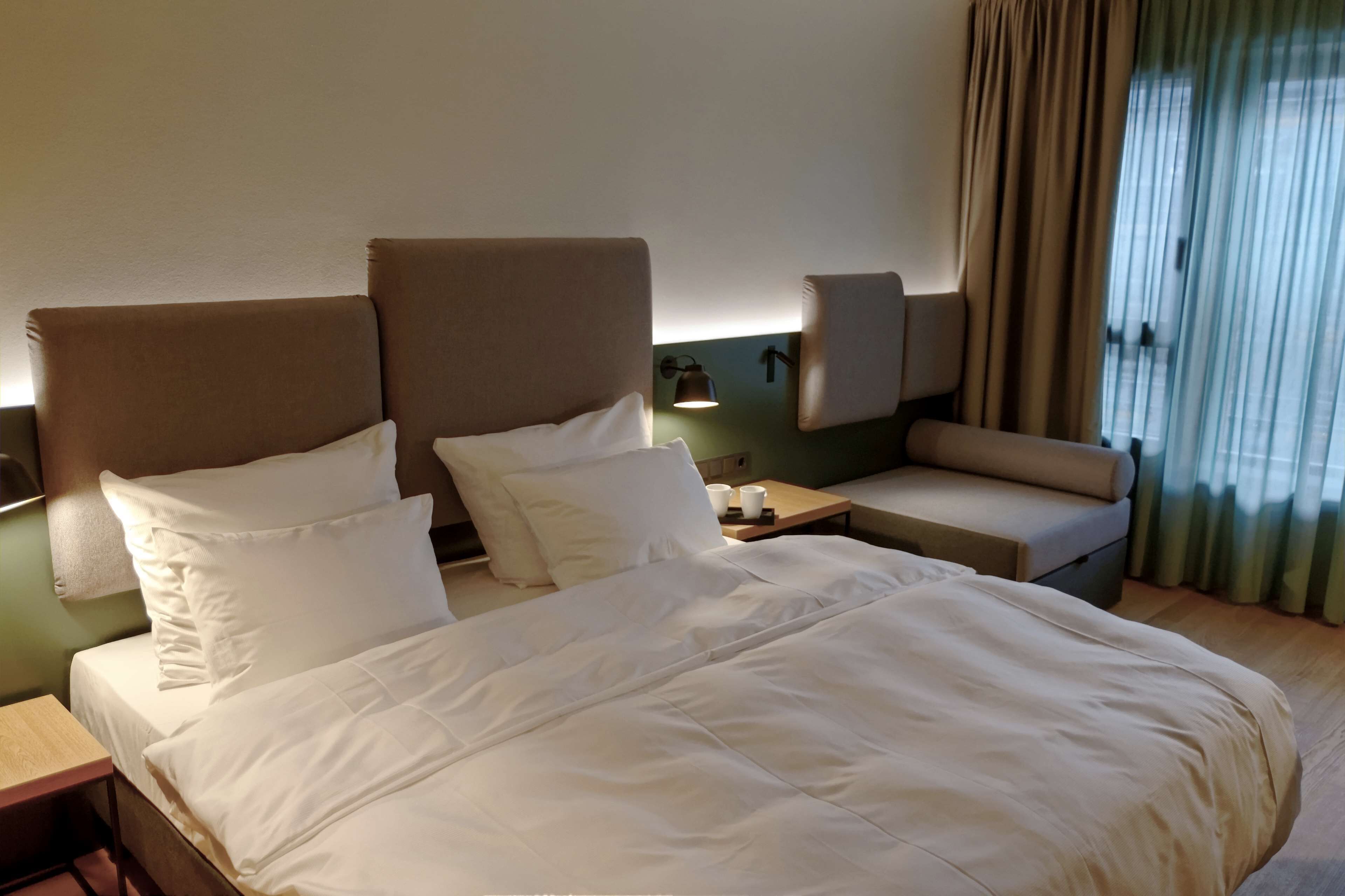 yard "big" | hypo-allergenic bedding, in-room safe, desk, soundproofing