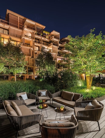 Fachada de la propiedad por la tarde o noche