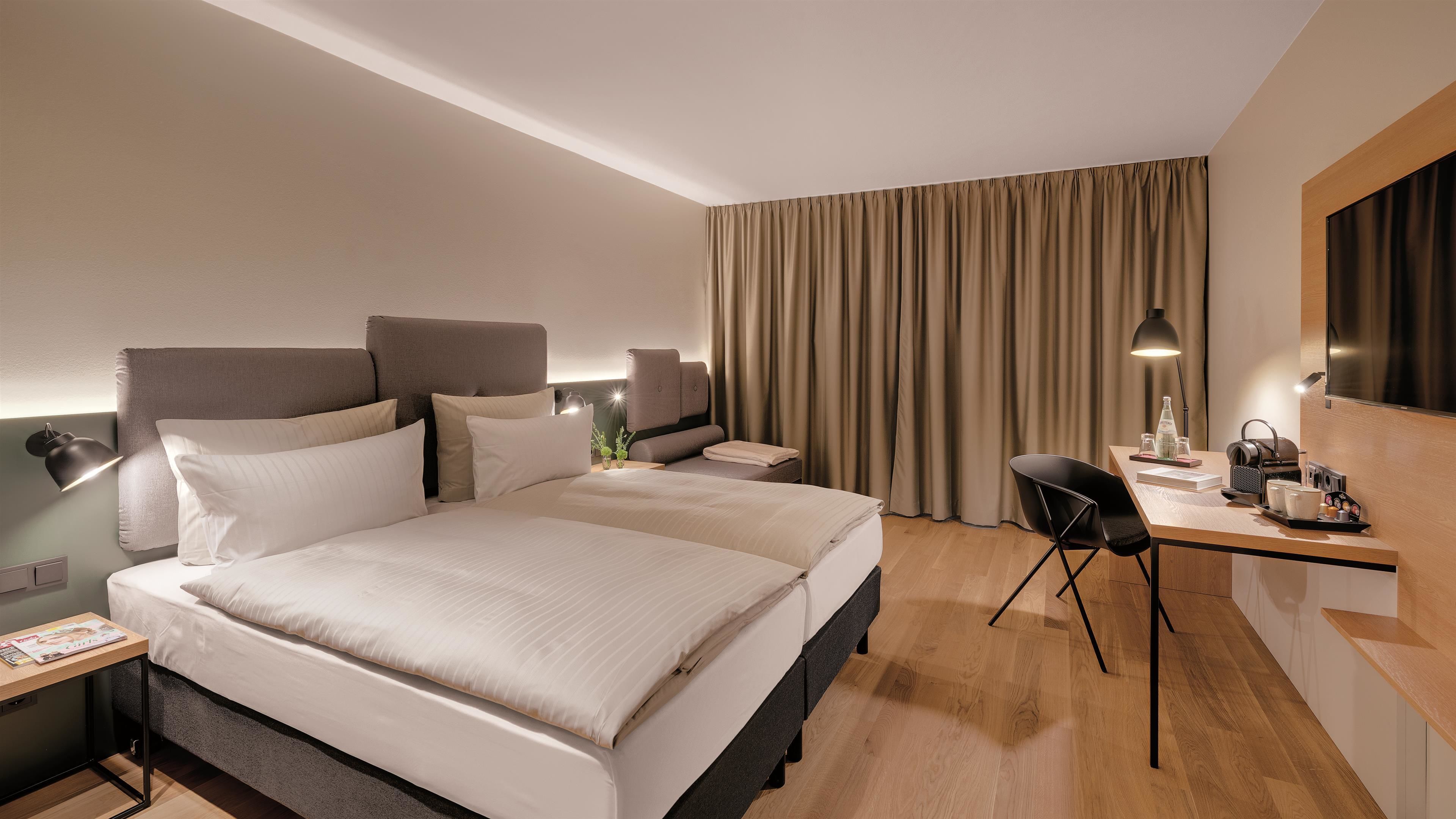 yard "medium" | hypo-allergenic bedding, in-room safe, desk, soundproofing