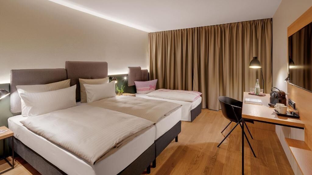 Premium bedding, in-room safe, desk, laptop workspace