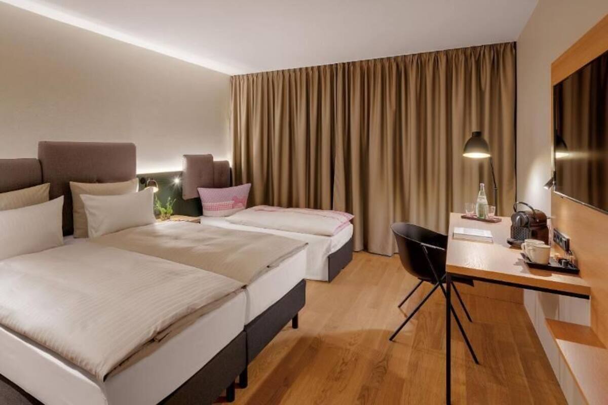 Premium bedding, in-room safe, desk, laptop workspace
