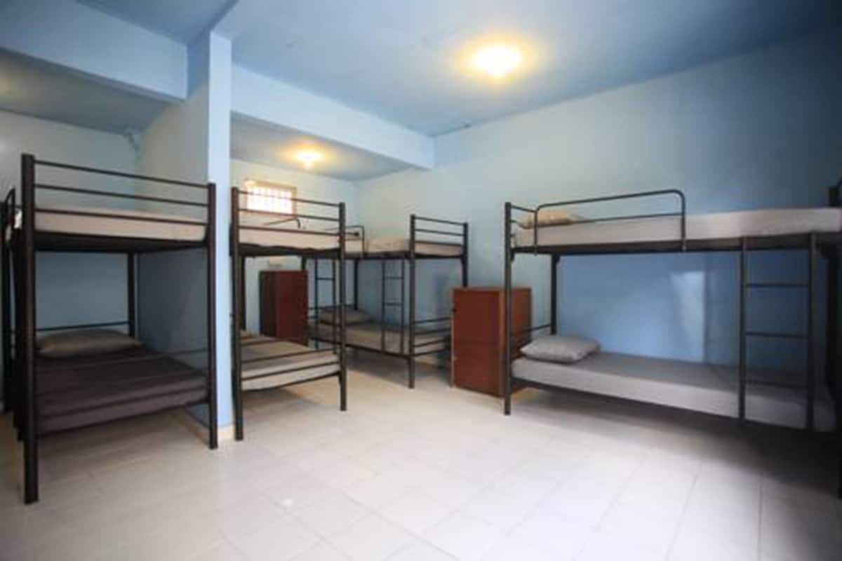In-room safe, free WiFi, bed sheets