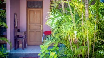 In-room safe, free WiFi, bed sheets