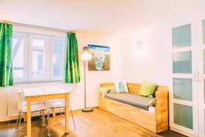 Studio | Living area