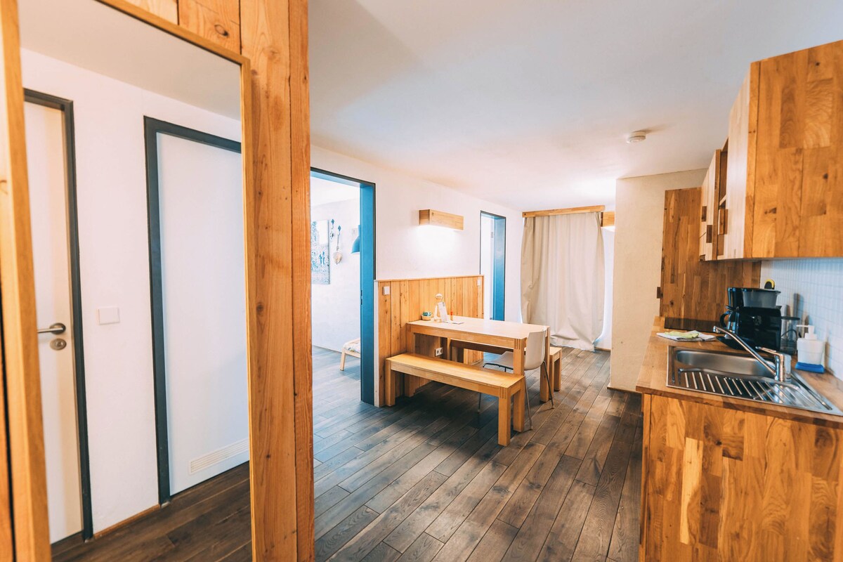 Deluxe Apartment, 2 Bedrooms, Terrace | Desk, cribs (surcharge), WiFi (free), bed sheets