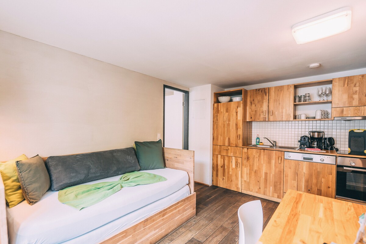 City Apartment, 2 Bedrooms | Desk, cribs (surcharge), WiFi (free), bed sheets