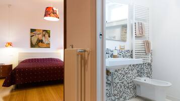 Exclusive Apartment, 3 Bedrooms, Non Smoking, Private Bathroom | 3 bedrooms, Frette Italian sheets, premium bedding, down duvets