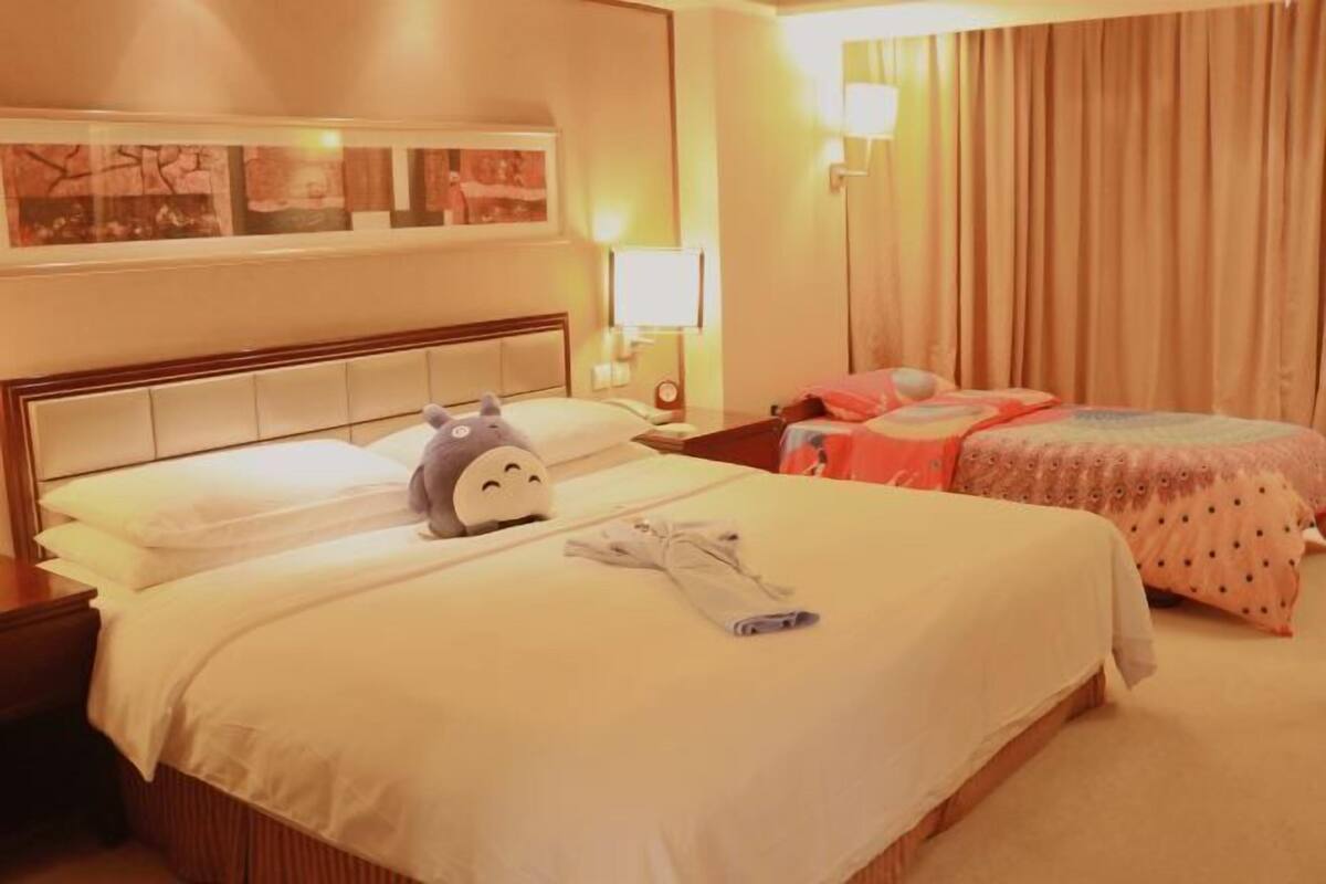 객실 내 금고, 책상, 암막 커튼, 다리미/다리미판