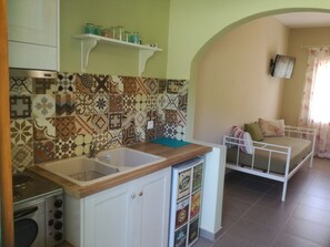 Standard Studio, 1 Bedroom | Private kitchenette