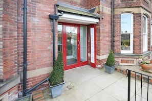 Property entrance - Langton Court Apartment (York)