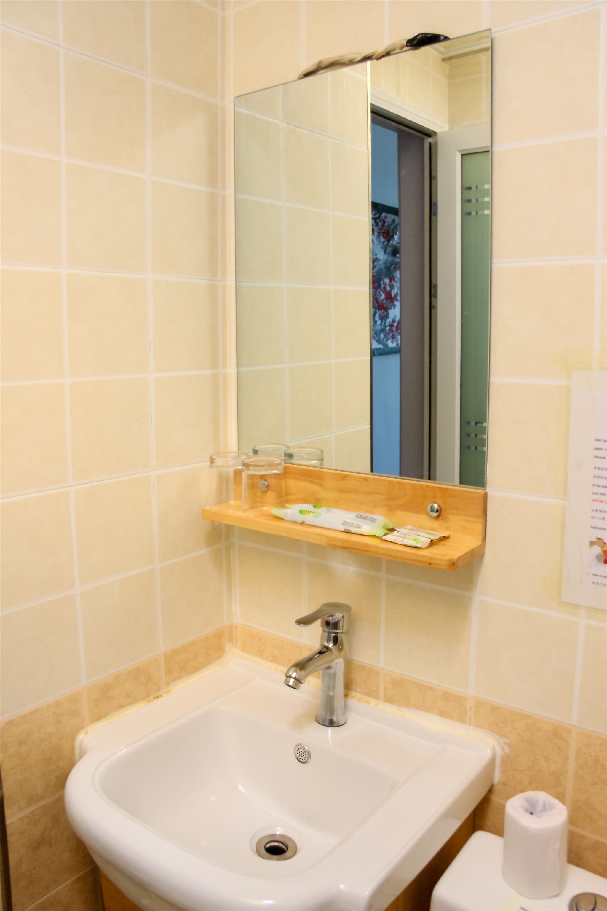 superior queen studio | bathroom sink