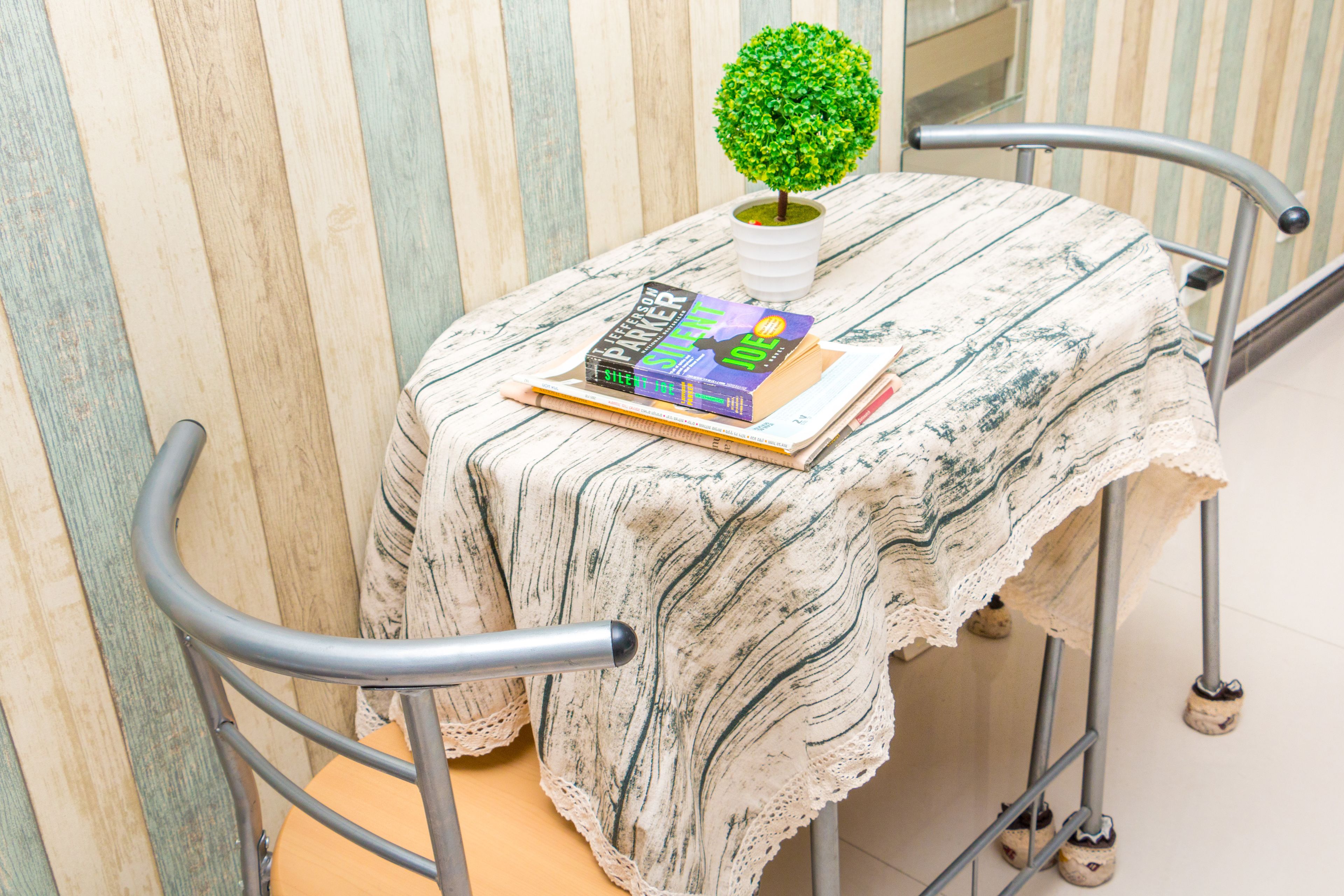 superior twin studio | in-room dining