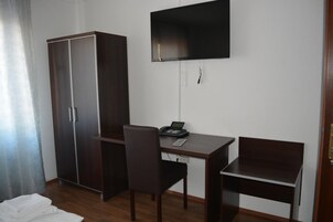 Skrivbord, ljudisolering, gratis barnsängar och extrasängar